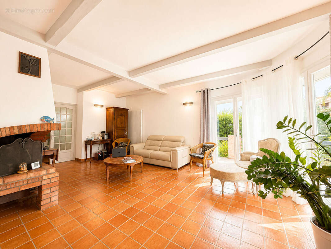 **Maison INDIVIDUELLE 4 pièces - 3 Chambres (130m²) ** Jardin  + Piscine** Stationnement & Garage ** Saint Mandrier sur mer (834 - photo 3