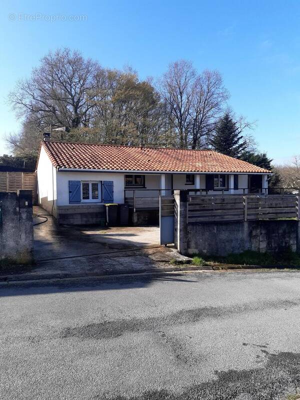 Photo 1 - Maison à SAINT-CAPRAIS-DE-BORDEAUX