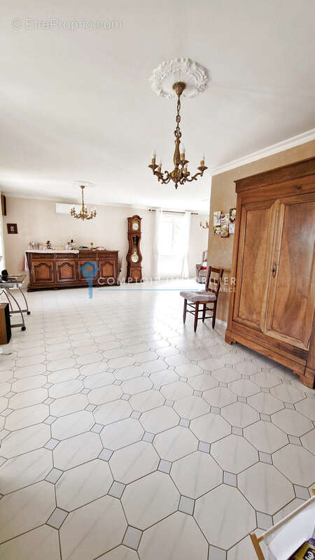 Maison à SAINT-JULIEN-LES-ROSIERS