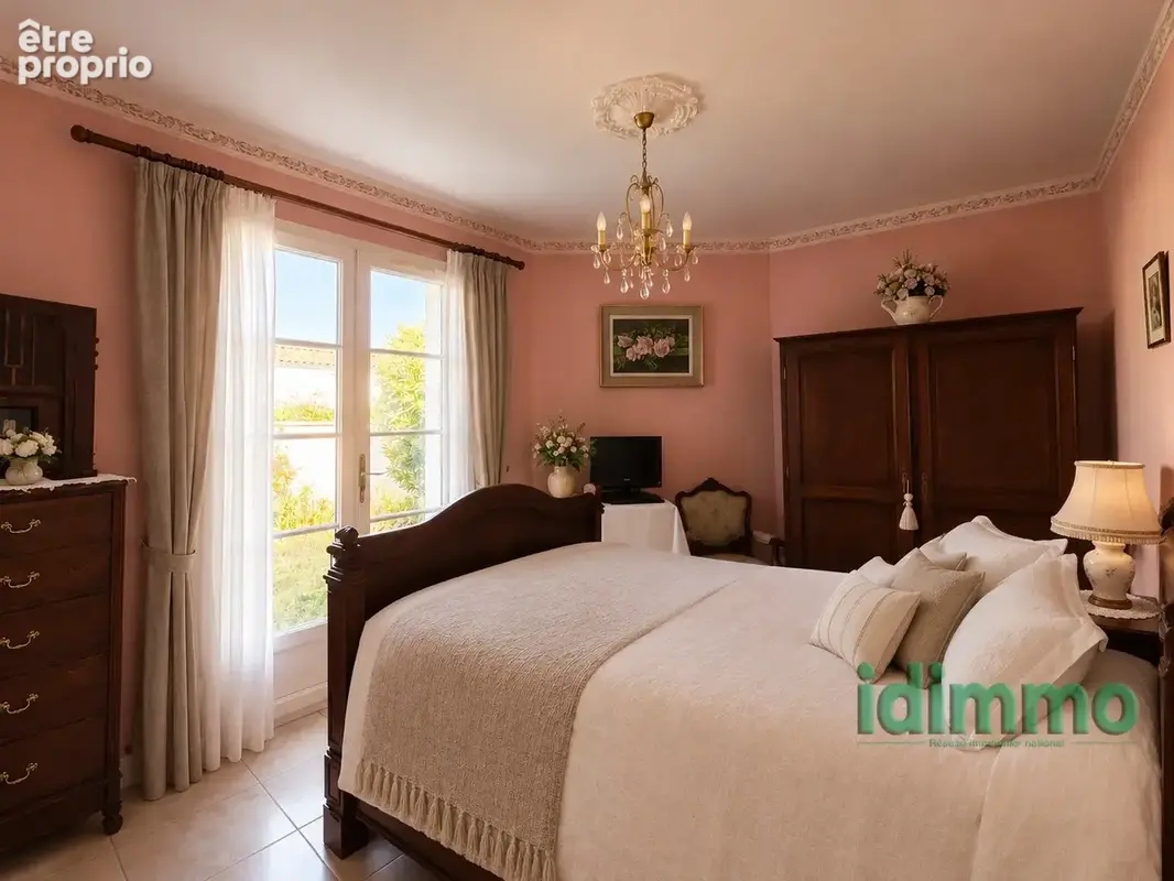 Superbe villa bourgeoise de style rethais de 180 m2 sur un terrain clos et arbore de 1122 m2. a 15 mn de la - photo 19