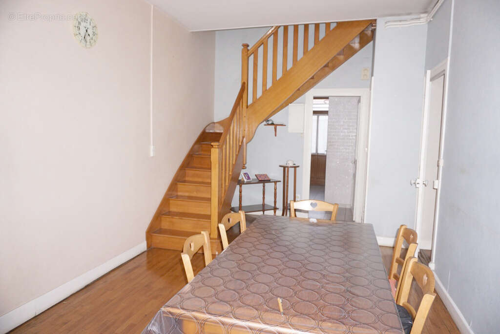 Maison de village avec dépendances. - photo 4