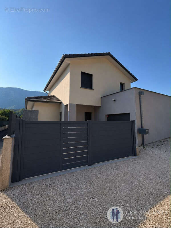 Maison récente 105m² au calme  sans vis-à-vis  terrain piscinable à Vif - photo 18