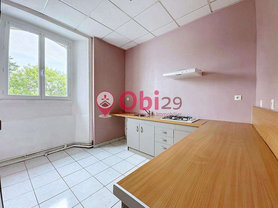 Appartement T4 de 100 m² – Centre-ville de Châteaulin - photo 7