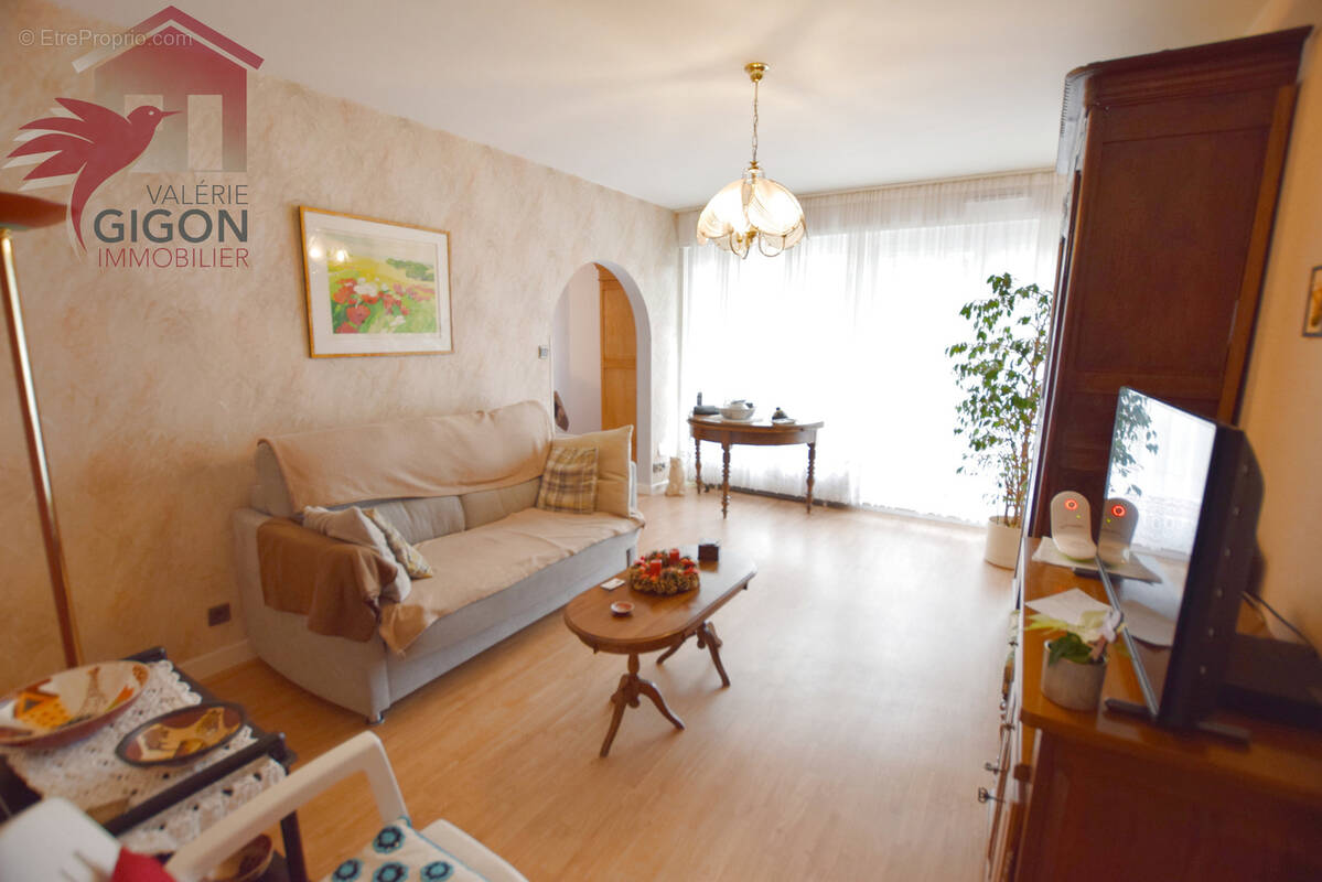 Appartement à GRAND-CHARMONT