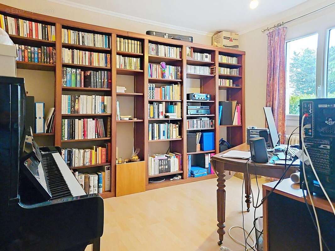 Maison 193 m² à Villeneuve-La-Comptal  - photo 6