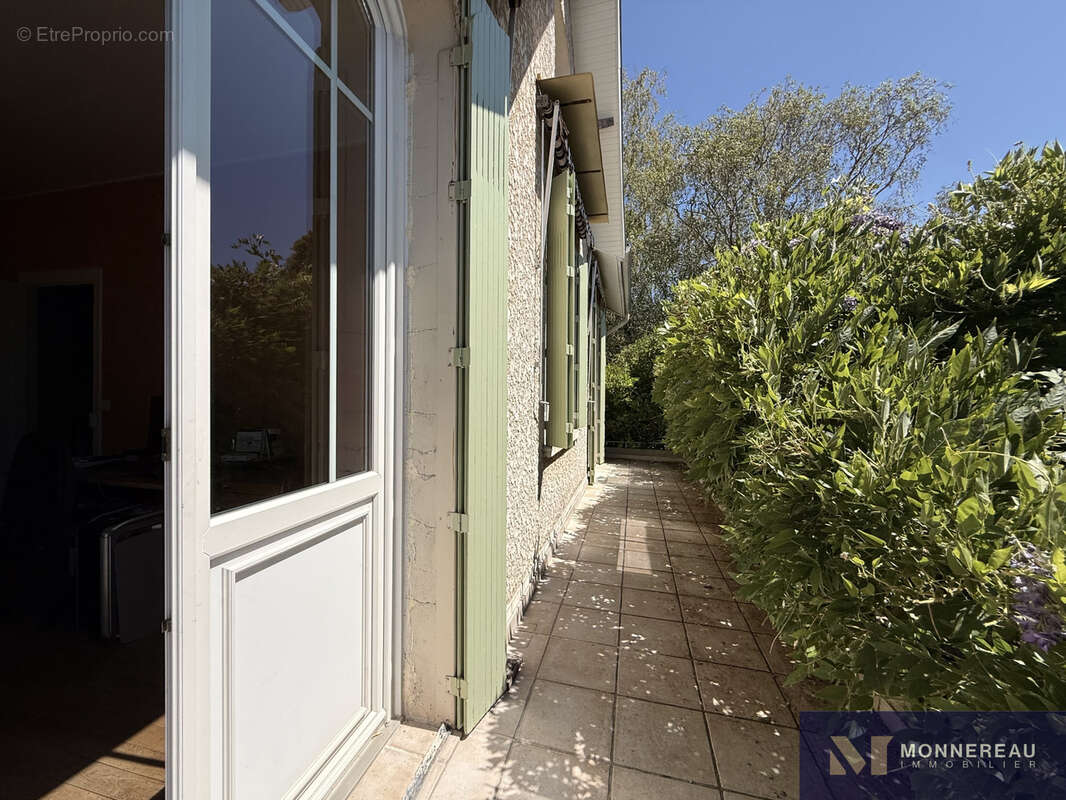 Propriete avec etang et 1 hectare de terrain - photo 13