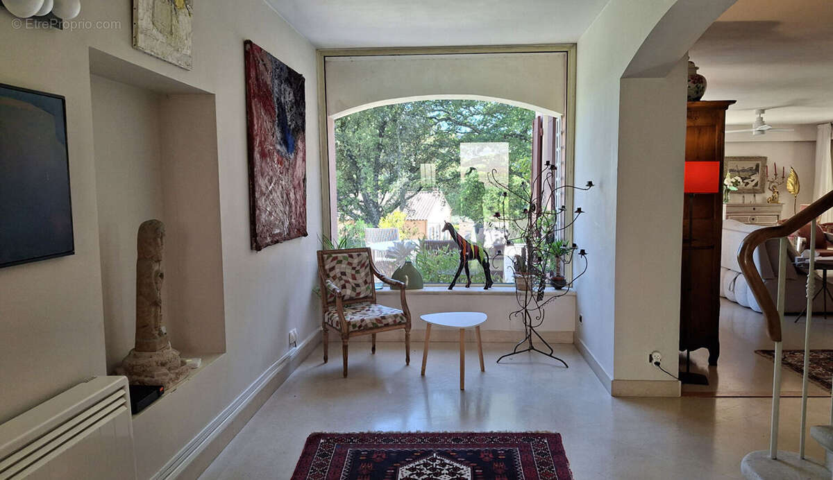A vendre,  Drôme provençale, Belle Villa de 200 m2, piscine, garages, terrain  arboré de 3400m². - photo 8