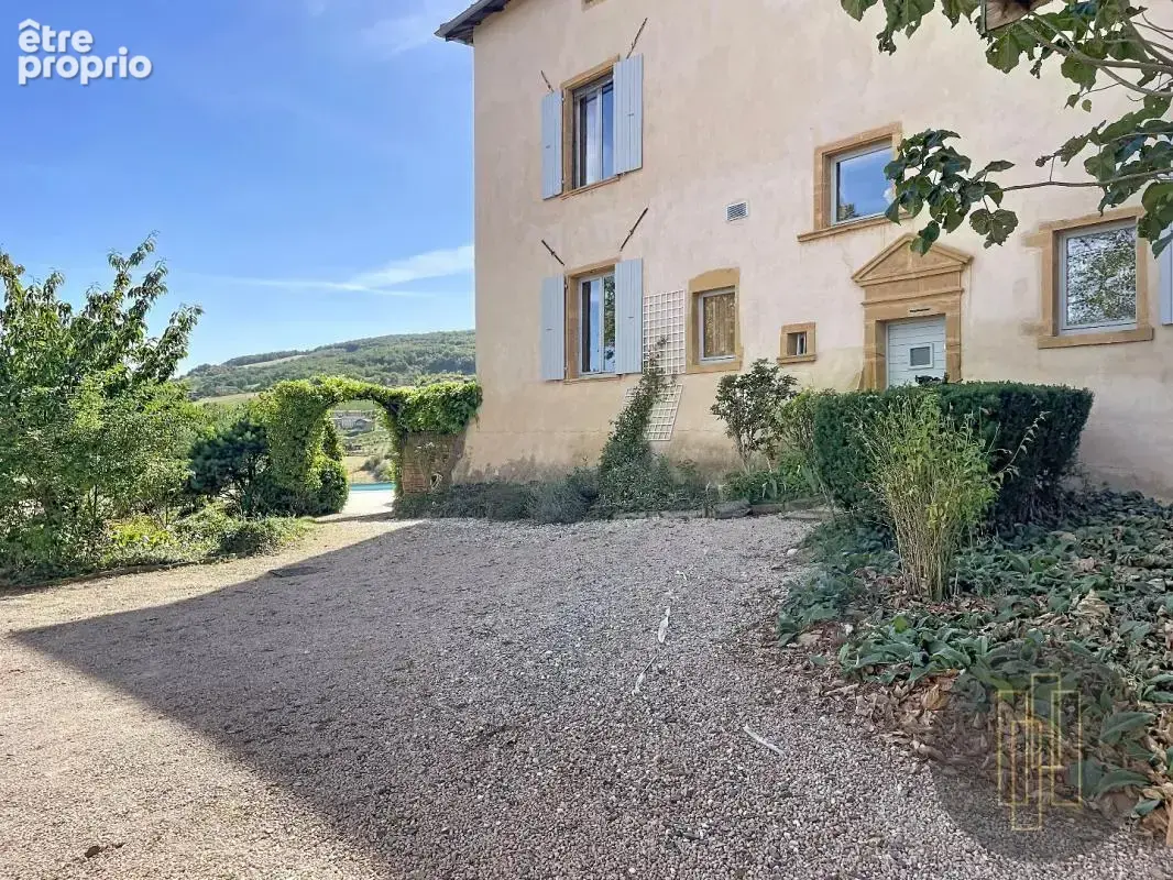 PIERRES DORÉES  Demeure de caractère du XVIIe siècle – 362 m² habitables, piscine et vue sur les vignes du Beaujolais - photo 18