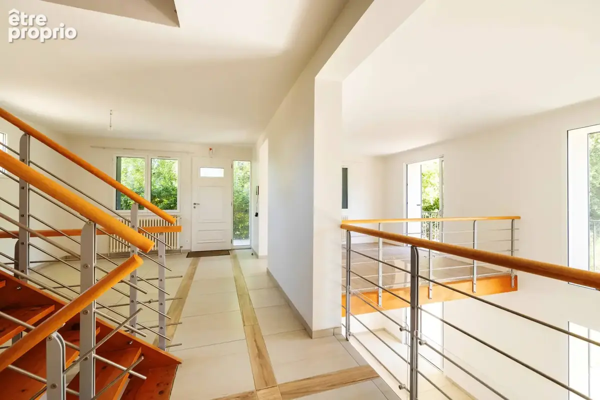 Nouaillé-maupertuis, maison familiale rénovée, 208 m2 habitables - photo 4