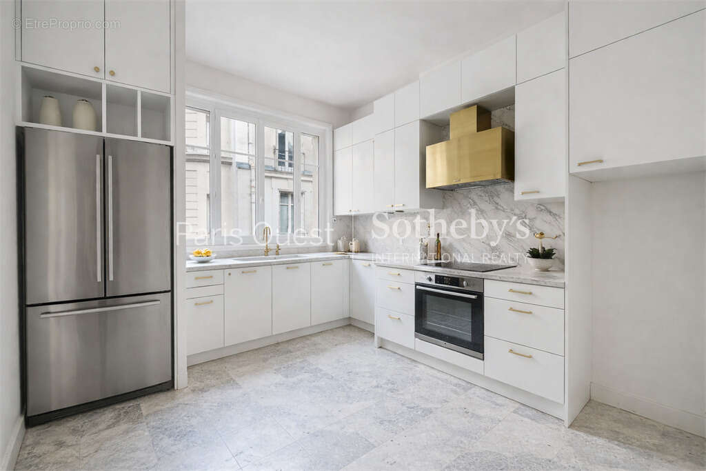 Appartement à PARIS-17E