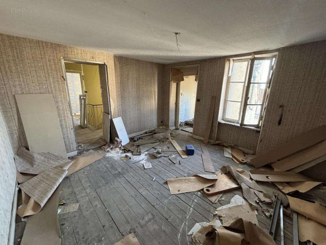 Appartement à COMMENTRY
