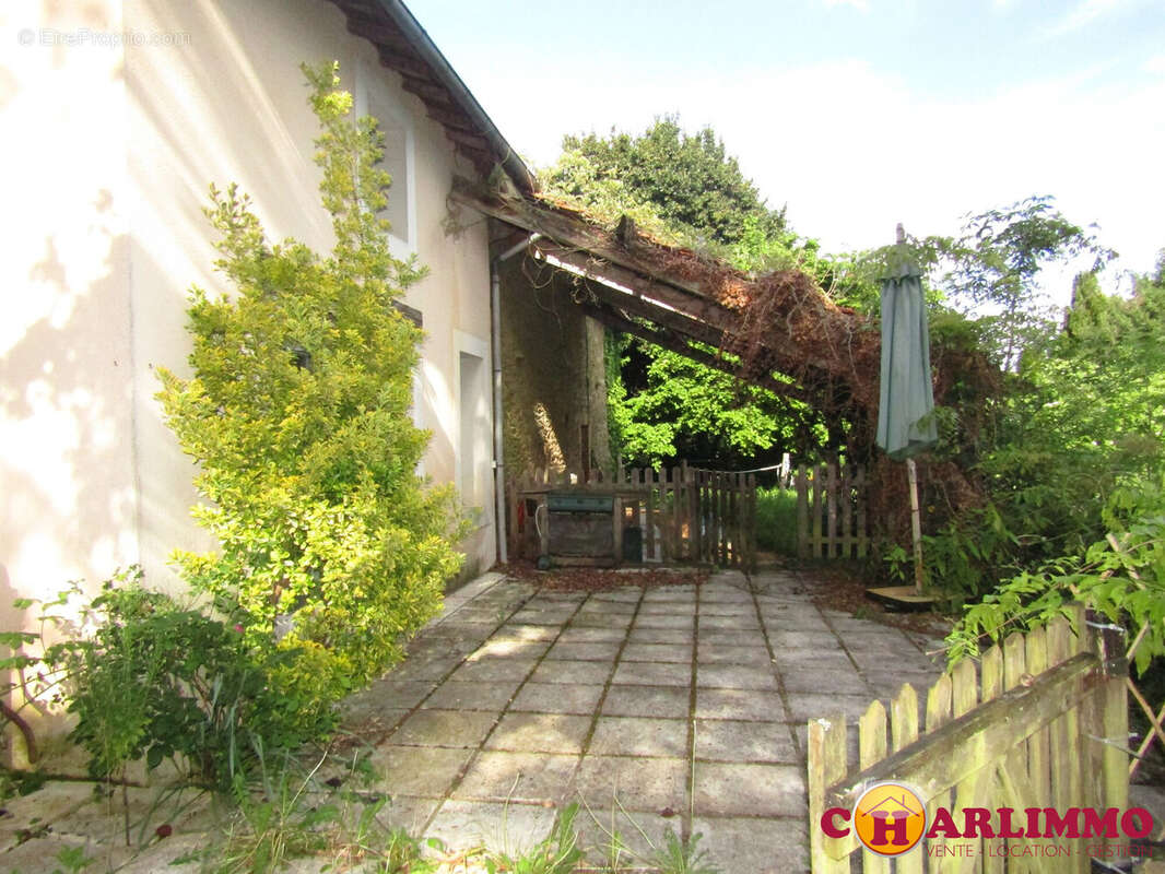 Maison à PEYRAT-DE-BELLAC