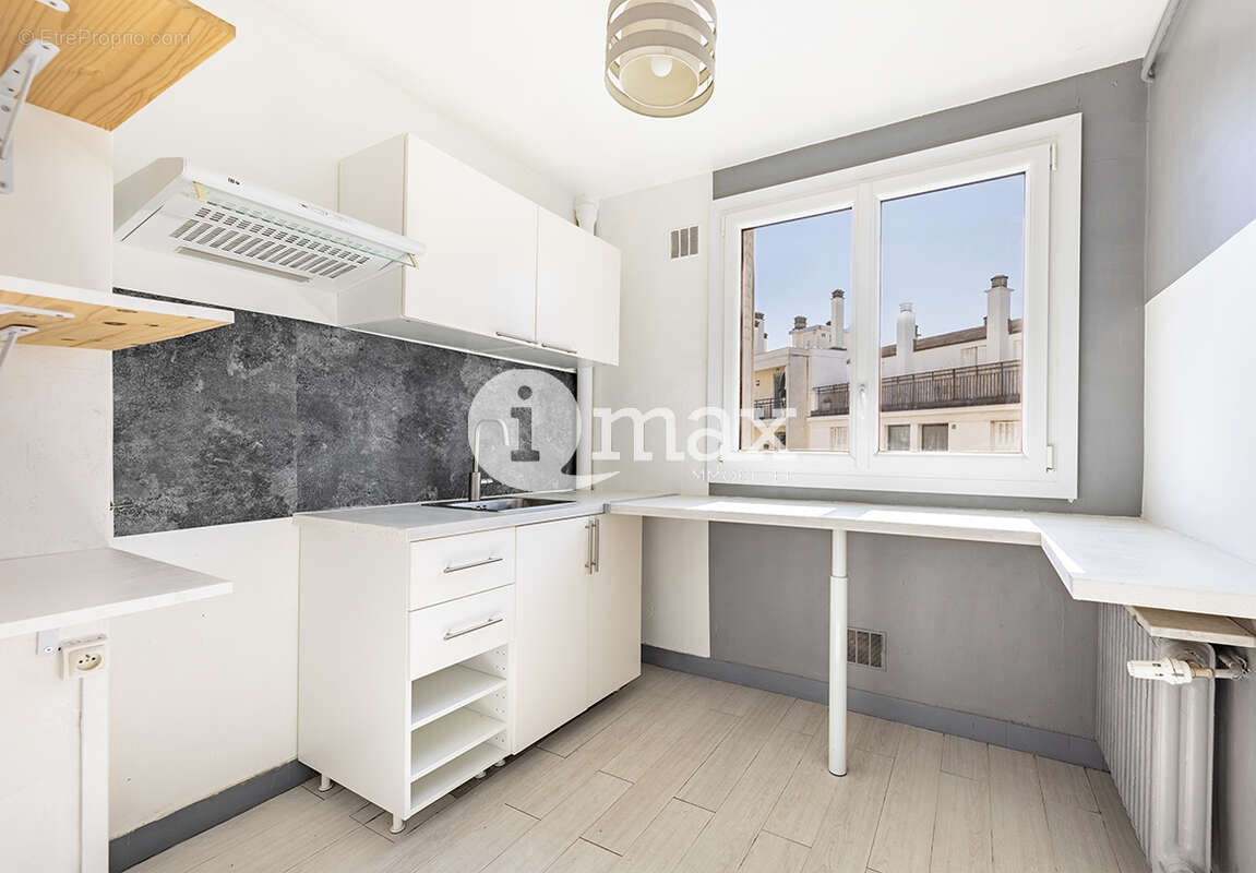 Levallois-perret  - chaptal / voltaire -studio avec balcon sur jardin - 250 000  fai - photo 9