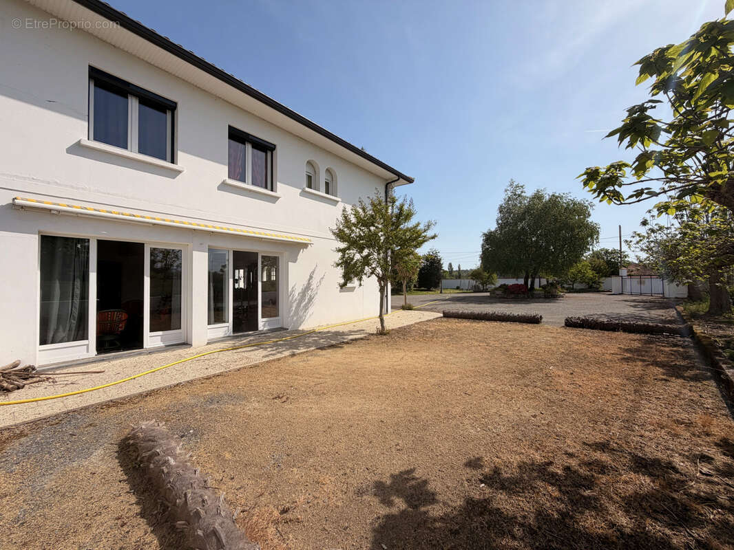 Maison à CHIS