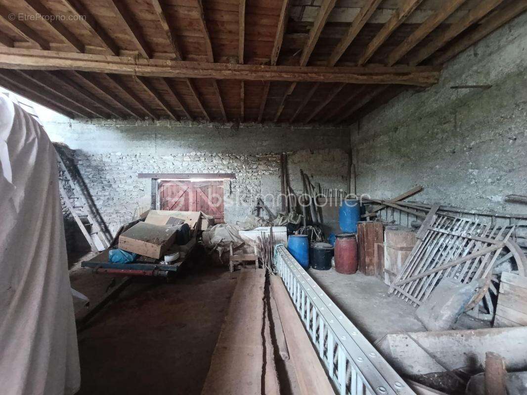 Maison à CHARNECLES