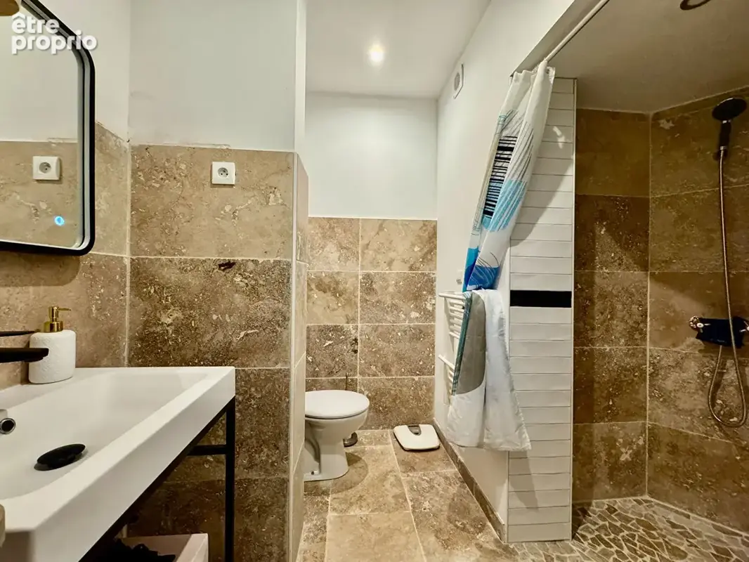 Maison Laudun l'Ardoise - 6 pièces - 300 m² avec gîte. - photo 11