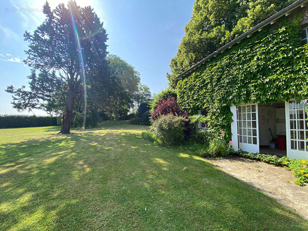 Maison à HOUDAN