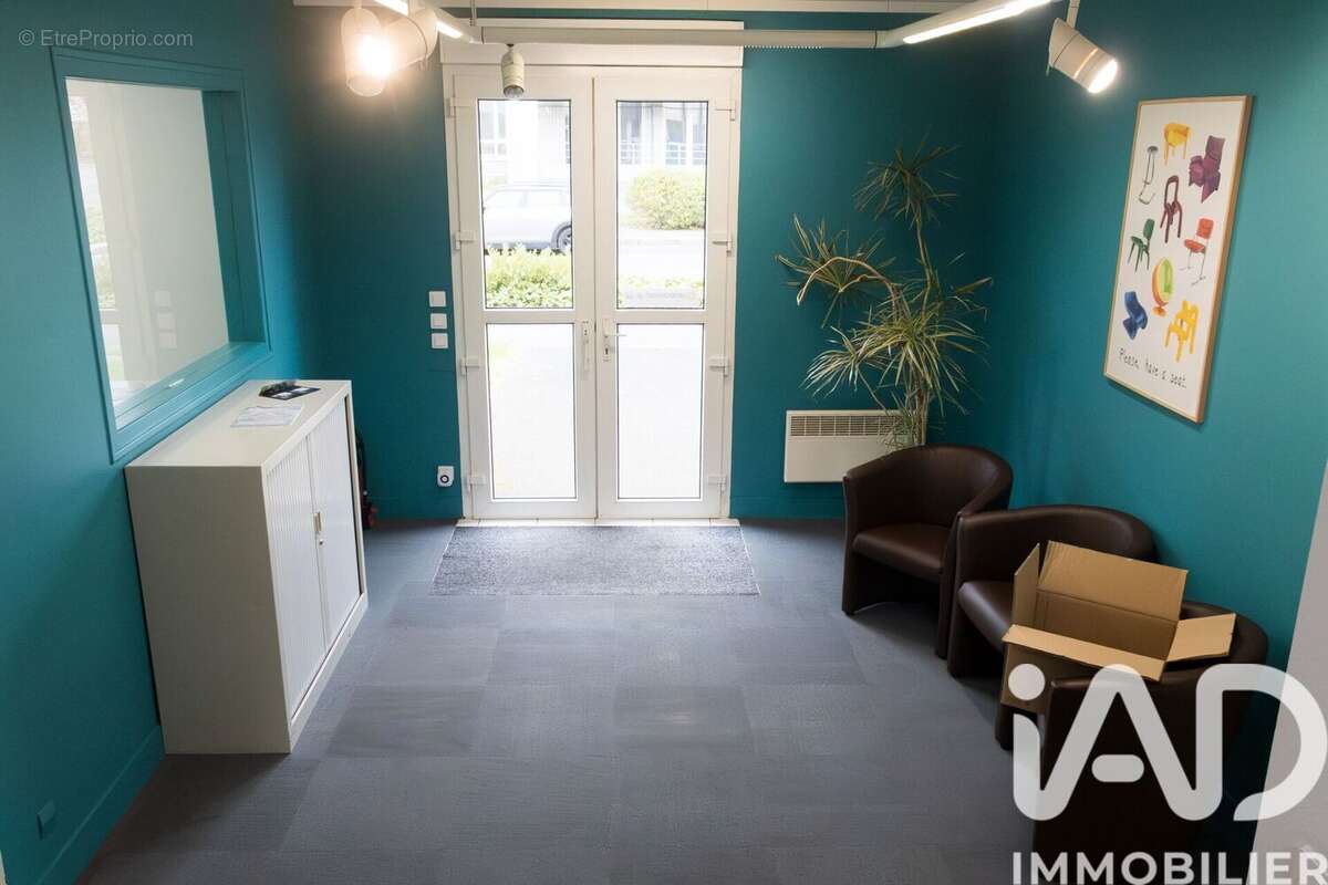 Commerce 400 m² à Saint-Cyr-Sur-Loire  - photo 8