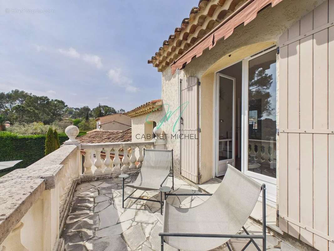 Maison à ROQUEFORT-LES-PINS