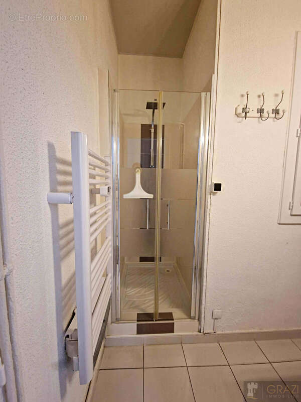 Découvrez ce charmant appartement de type T2, idéalement situé en plein centre-ville de Toulon, à proximité im - photo 8