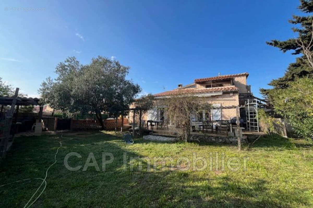 Maison à SAINT-LAURENT-DE-LA-SALANQUE