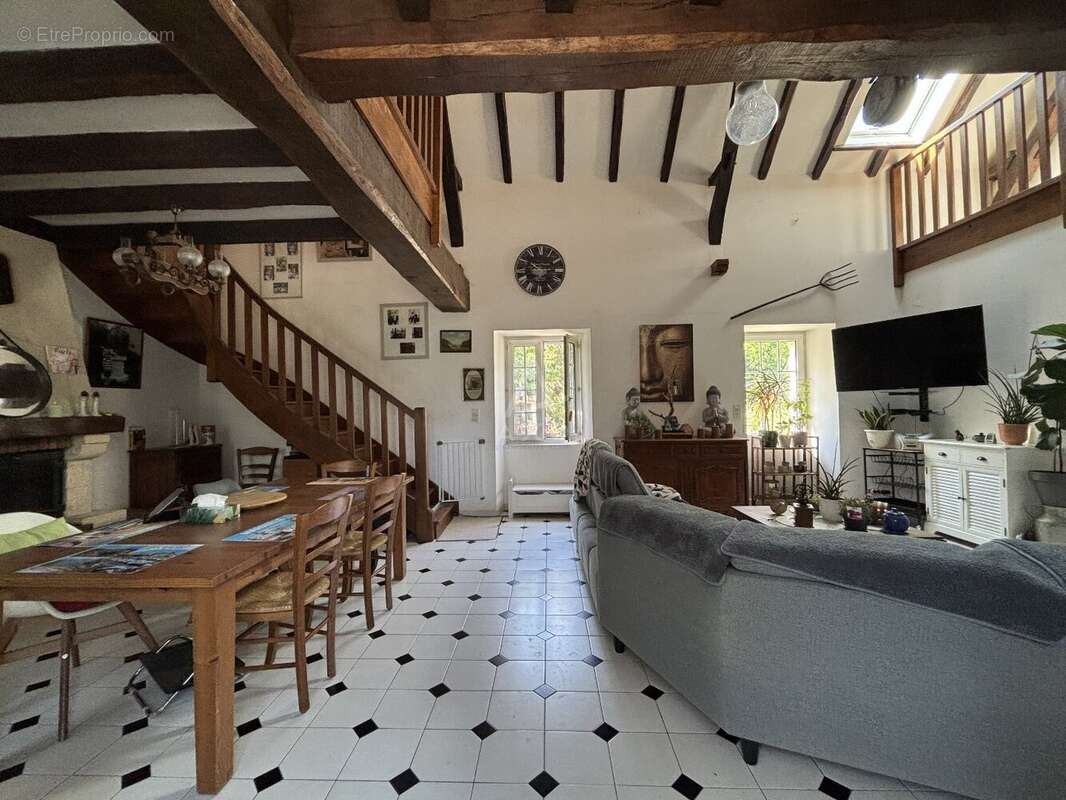 Maison à MIRE