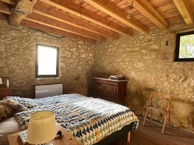 chambre RDC 3 - Maison à VIC-FEZENSAC