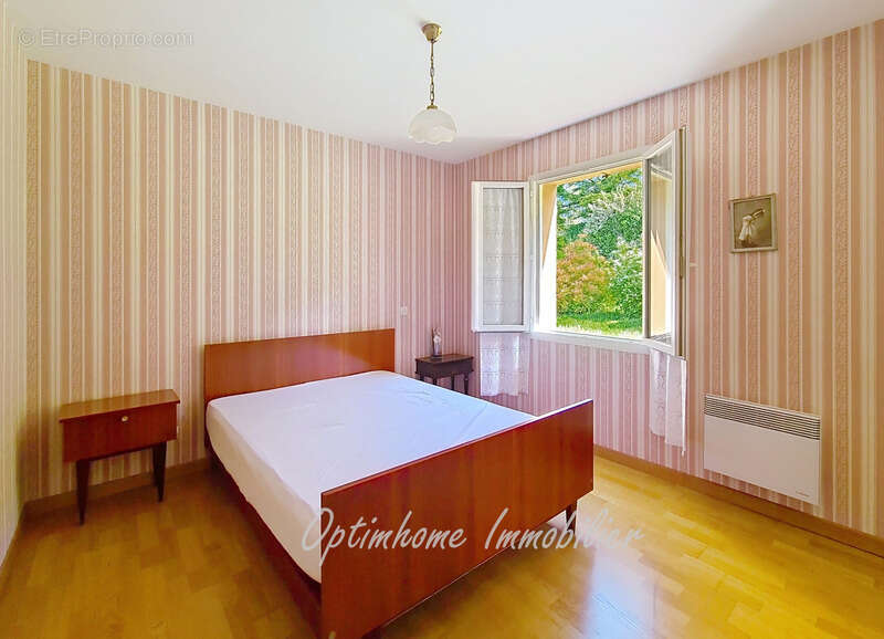 Maison à MONTAIGU-DE-QUERCY