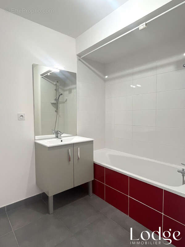 Appartement à CHATEAUNEUF-LE-ROUGE
