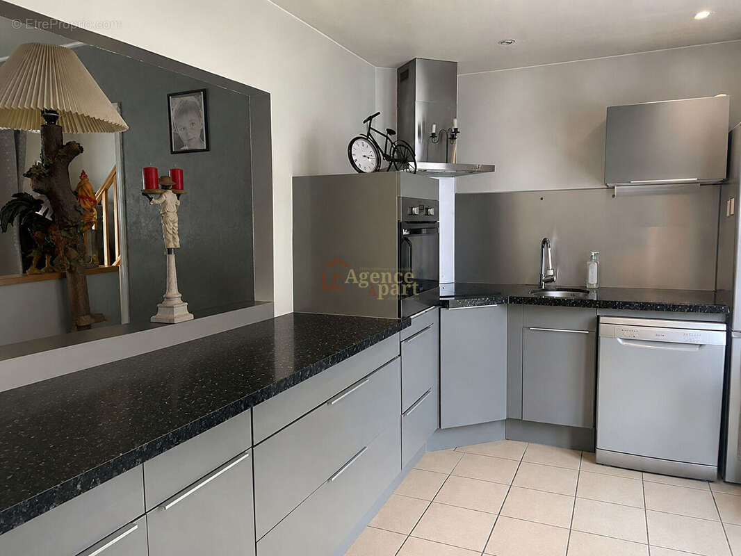 Maison Argences 7 pièce(s) 131m² - photo 3