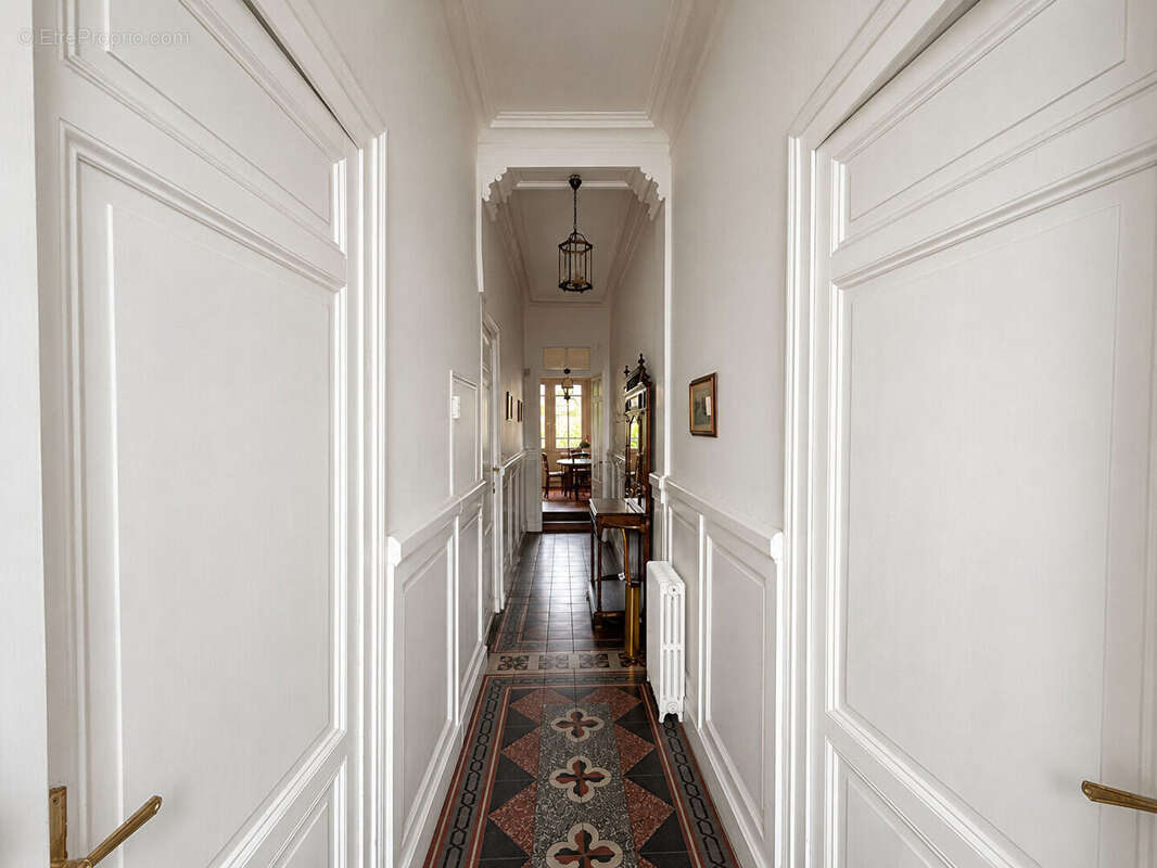 Maison 9 pièces à vendre à Bordeaux - Saint Genes - photo 3