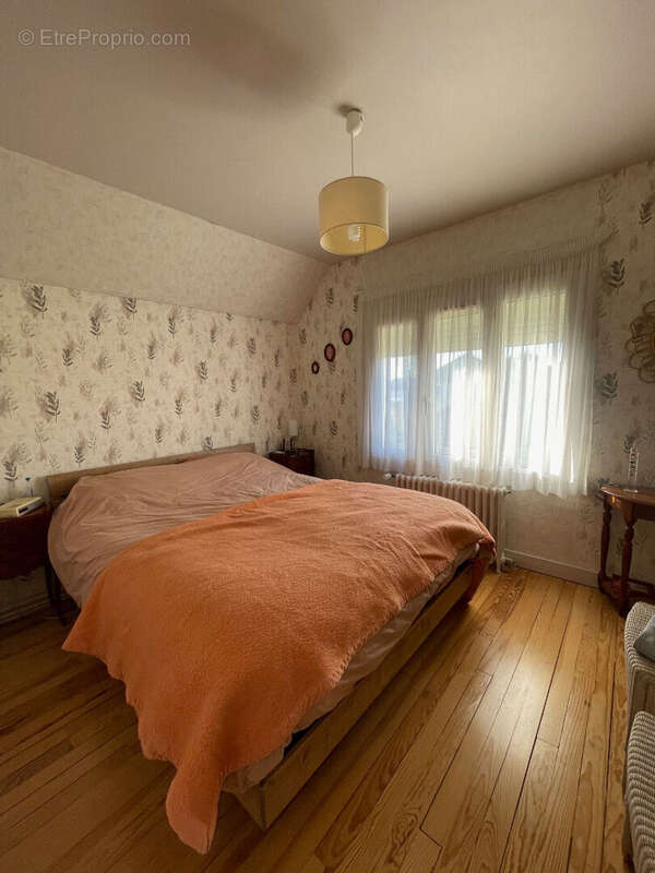 Maison à SAINT-JEAN-DE-BRAYE