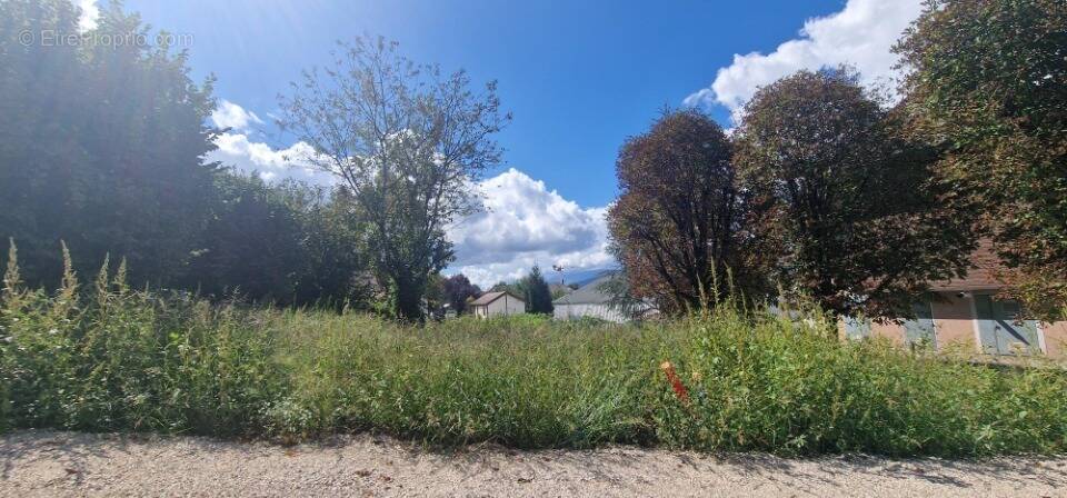 Terrain à ALBY-SUR-CHERAN