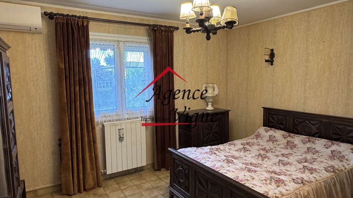 Maison à SAINT-JULIEN-LES-ROSIERS