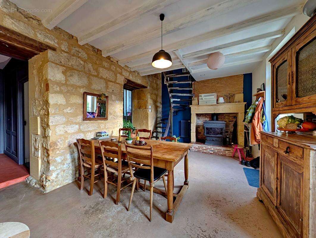 Maison de village 6 chambres 140 m2 terrain 2338 m2 - photo 8