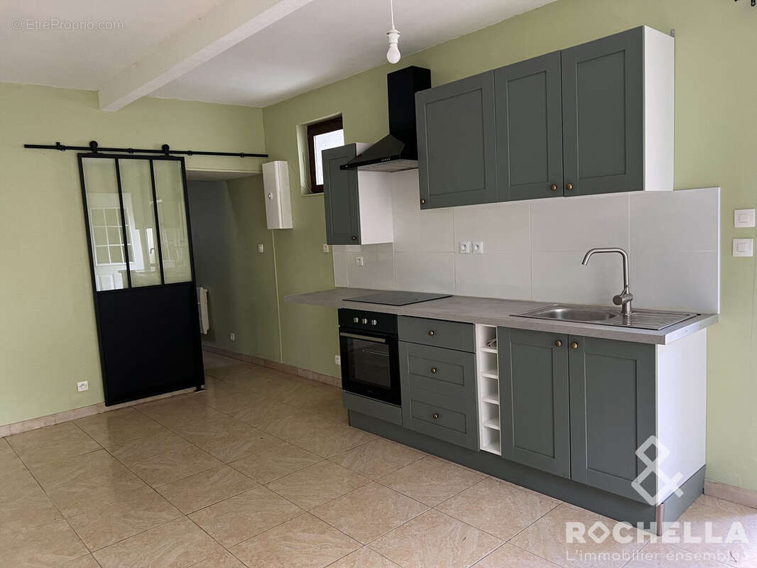 Maison 116 m² à La Vergne  - photo 2