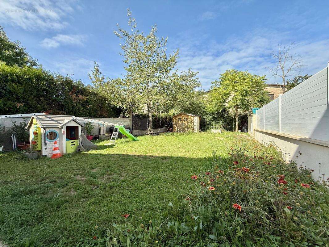 Appartement à CHENOVE