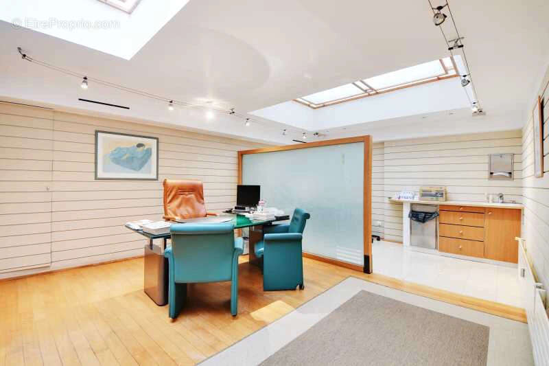 Commerce à PARIS-16E