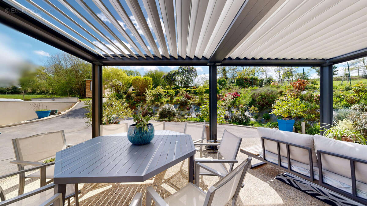 Maison à REFFUVEILLE