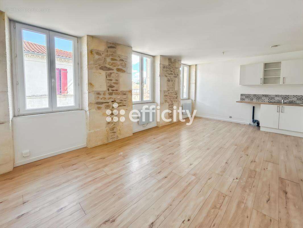 Appartement à BRIZAMBOURG