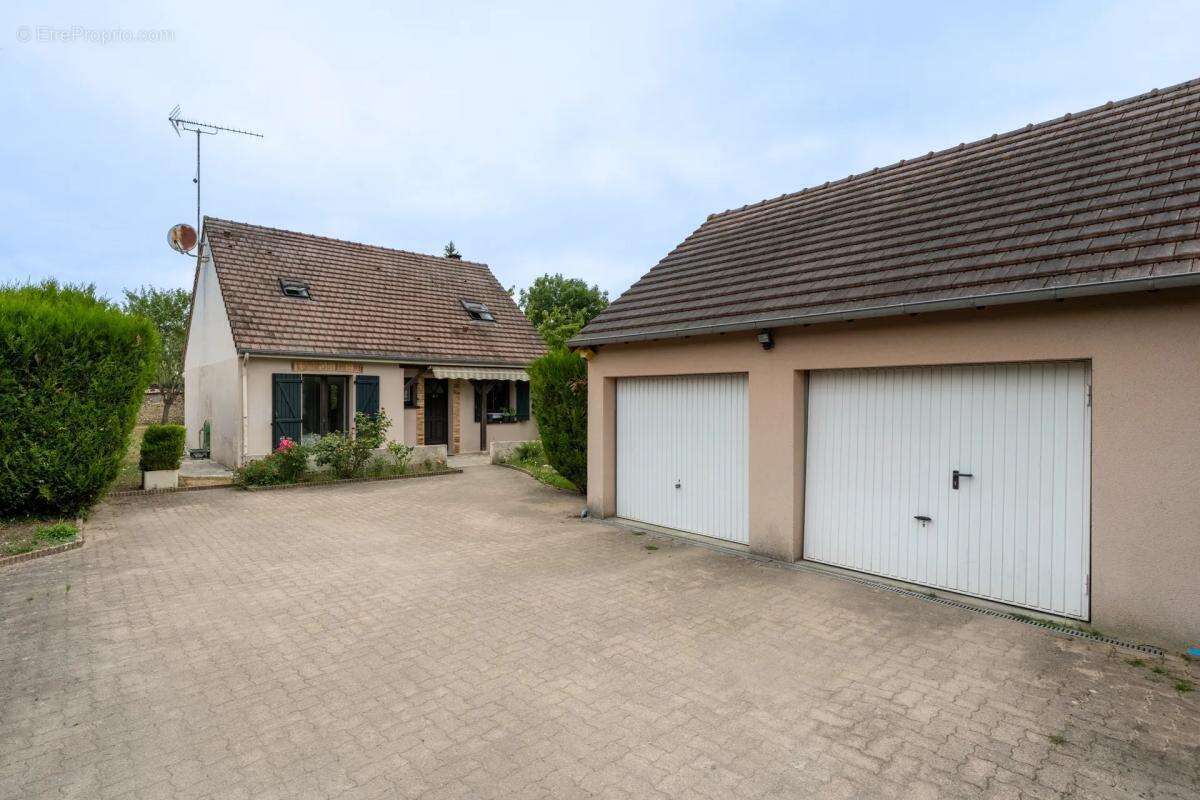 Maison de 6 pièces de 100 m² à Ézy-sur-Eure - photo 2