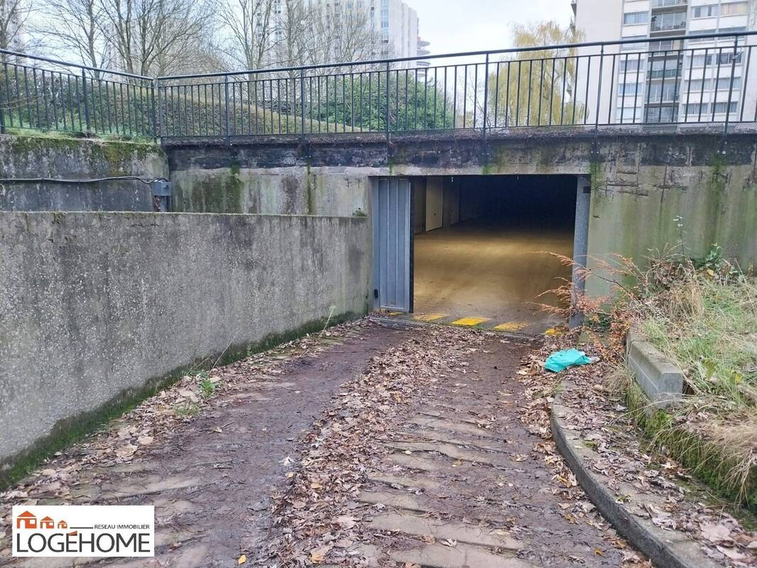 Parking à MONS-EN-BAROEUL