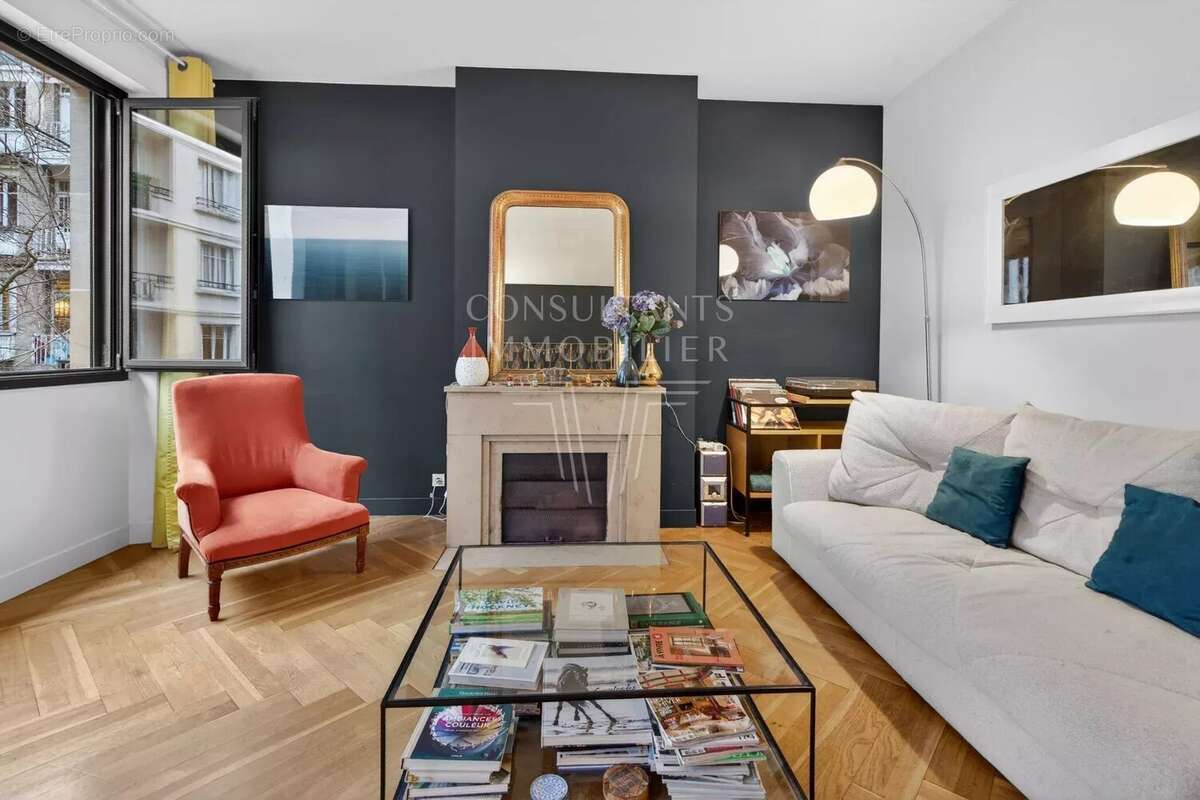 Appartement à PARIS-16E