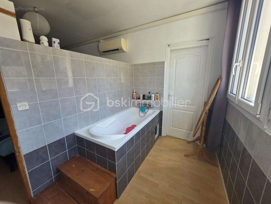 Maison à VILLENEUVE-L'ARCHEVEQUE