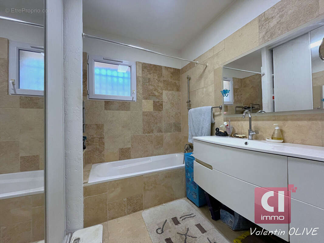 Maison La Roquebrussanne 6 pièces 190 m2 avec dépendance. - photo 8