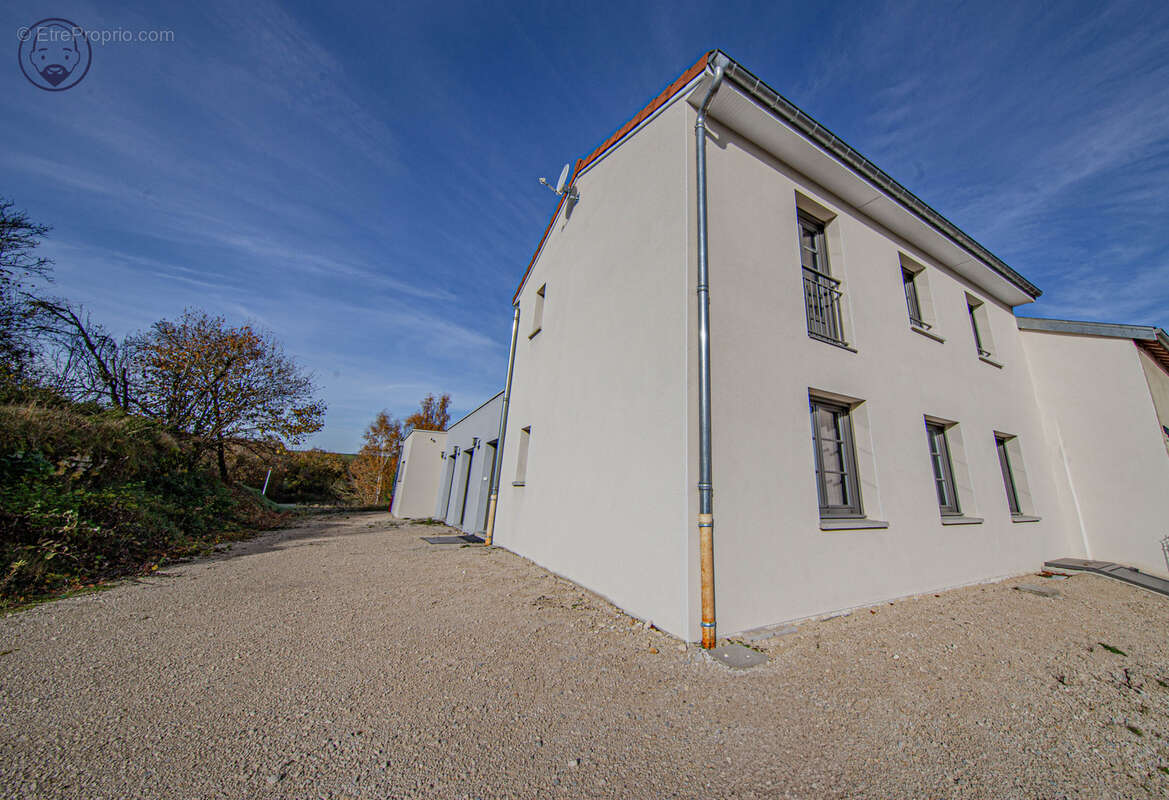 Maison à GONDRECOURT-LE-CHATEAU