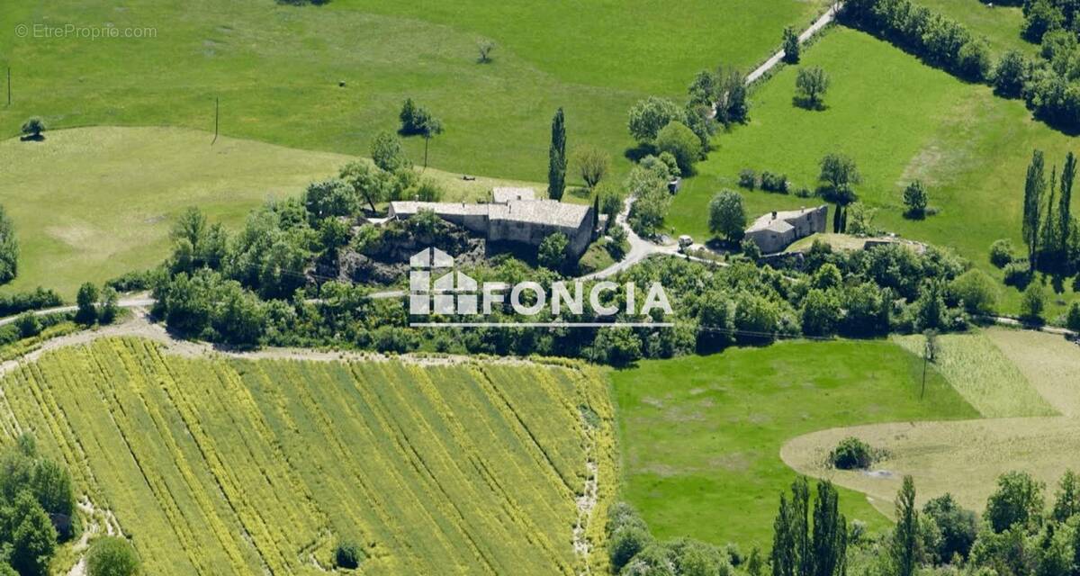 Maison à CHATEAUNEUF-MIRAVAIL