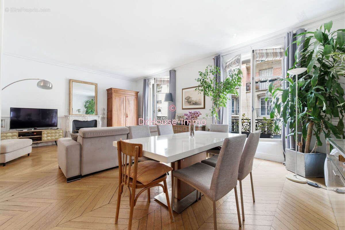 Appartement à PARIS-17E