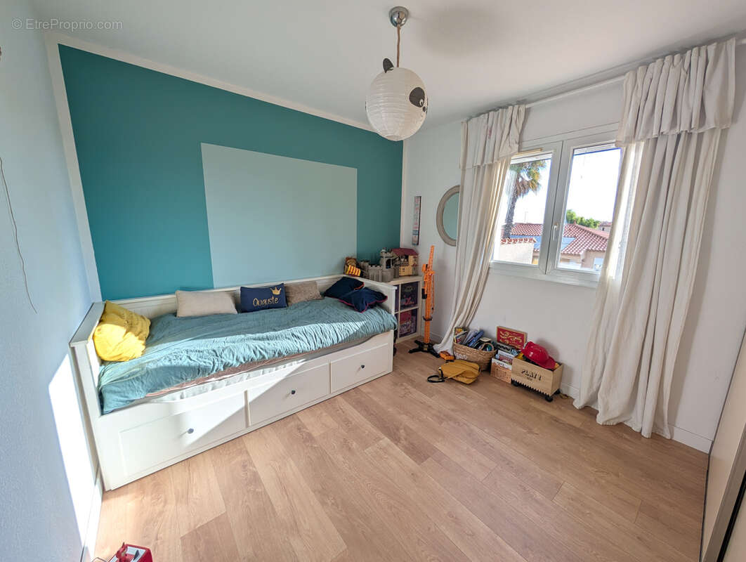 Maison à SAINT-LAURENT-DE-LA-SALANQUE