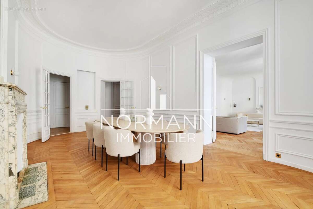 Appartement à PARIS-16E